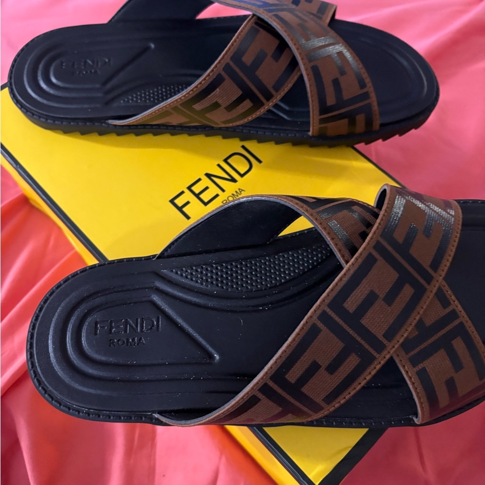 Fendi Roma Yellow Box - Picture 5 of 6